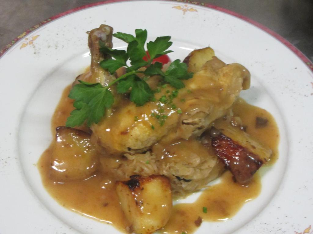 Logis-Hotel Restaurant Auberge Les Vallees Du Perche Vichères Eksteriør billede