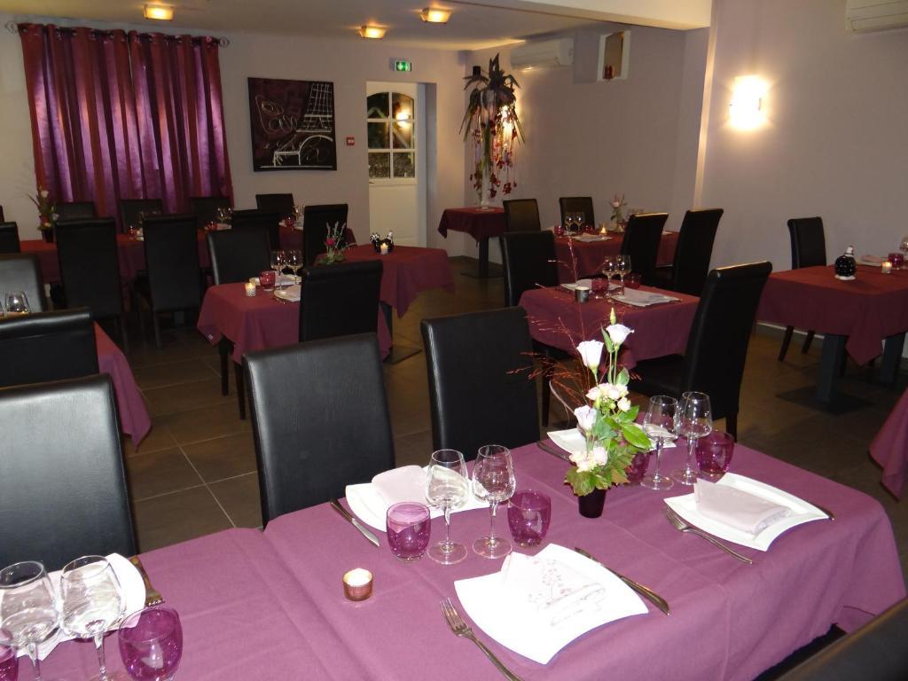 Logis-Hotel Restaurant Auberge Les Vallees Du Perche Vichères Eksteriør billede