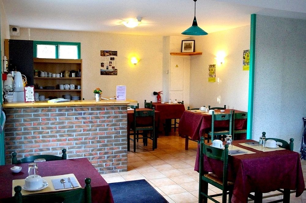 Logis-Hotel Restaurant Auberge Les Vallees Du Perche Vichères Eksteriør billede