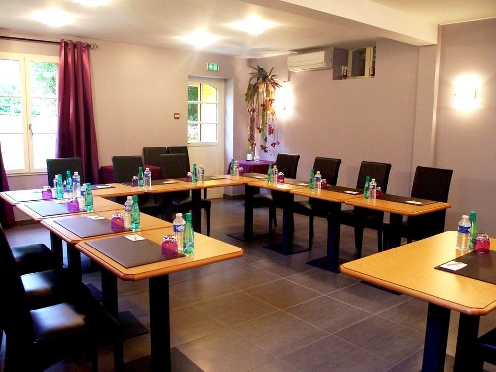 Logis-Hotel Restaurant Auberge Les Vallees Du Perche Vichères Eksteriør billede